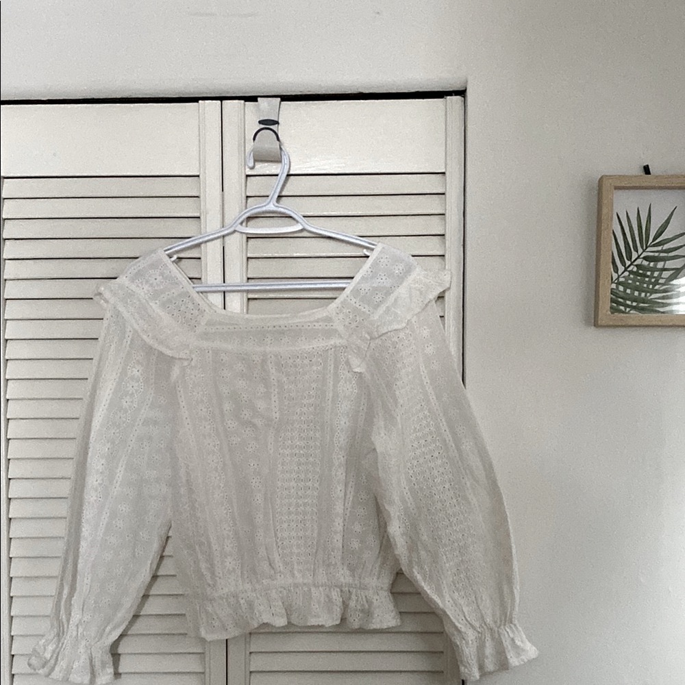 Solitaire white Ruffled Blouse with Puff Sleeves NWOT